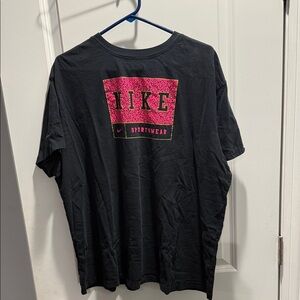 Nike Men's T-Shirt with Pink Graphic